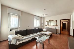 CASA SEMINDIPENDENTE A CORTE DE' CORTESI CON CIGNO