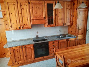 Cucina pino di svezia