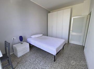 Camera Piazza Corvetto  MM Anche Breve Periodo M F