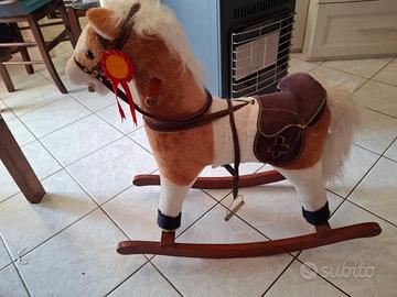 Cavallo a dondolo 