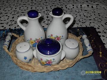 Vassoio con oliera acetiera saliera pepiera e zucc