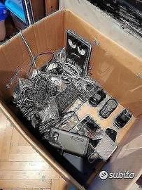 Lotto telefoni + custodie in blocco