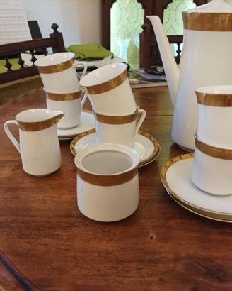 Servizio ceramica con bordo d'oro