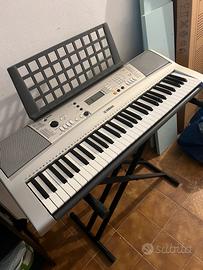 Tastiera Yamaha PSR-175 con supporto