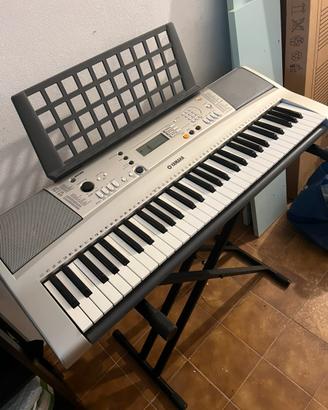 Tastiera Yamaha PSR-175 con supporto