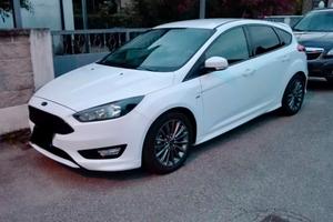 Ford Focus st line 1.5 tdci