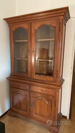 Mobile d’epoca con vetrina