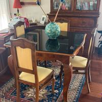 Tavolo in legno stile classico