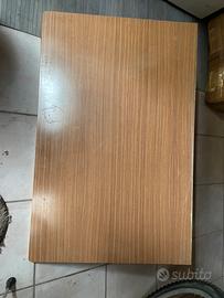 Tavolo richiudibile con fissaggio a muro