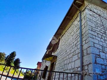 5 LOCALI A GUBBIO