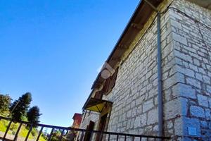 5 LOCALI A GUBBIO