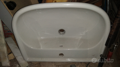 Lavabo da appoggio su piano