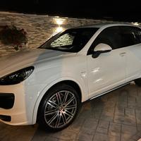 Porsche Cayenne Platinum Edition