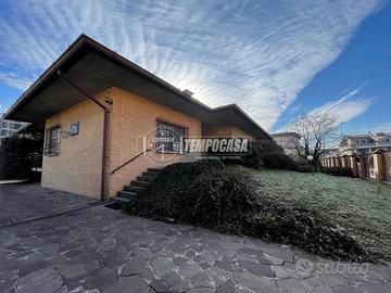 PRESTIGIOSA VILLA SINGOLA CON AMPIO GIARDINO