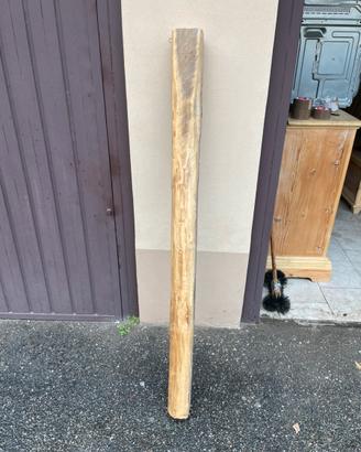 Trave in legno vecchio