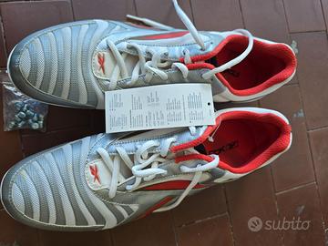 Scarpe da corsa su pista Reebok con chiodi nuove