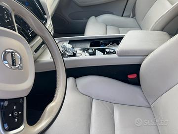 Volvo XC60T6 recharge