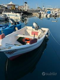 Barca 2 fasce con motore 8cv 2t…