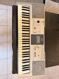 Tastiera digitale Yamaha PSR E323