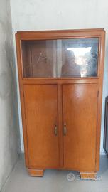 mobile vintage con vetro decorato