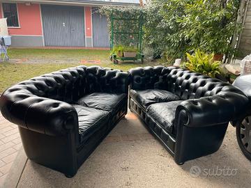 Coppia di divani in vera pelle