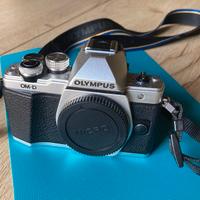 Olympus E - M10 mark II in perfette condizioni.