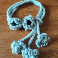Collana/Sciarpina in lana con bottoni gioiello