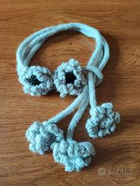 Collana/Sciarpina in lana con bottoni gioiello