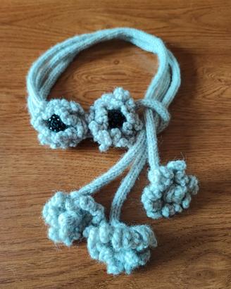 Collana/Sciarpina in lana con bottoni gioiello