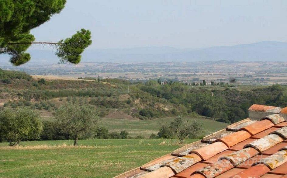 Rustico / Casale di 600 m² con box auto a Torrita - Altro