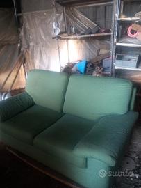 divano a due posti 