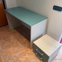 scrivania con comodino abbinato