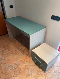 scrivania con comodino abbinato