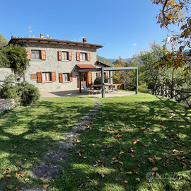 Villa con piscina in Casentino