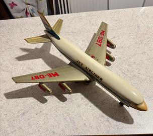 Modellino giocattolo di latta aereo jet airliner