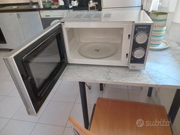 Forno a Microonde combinato con grill SMW 700B1   