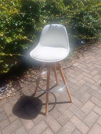 Sgabello alto moderno bianco – stile scandinavo
