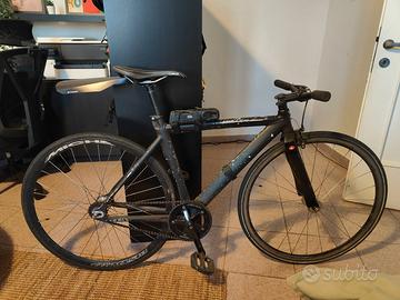 Bici a scatto fisso – Alluminio + forcella carbon