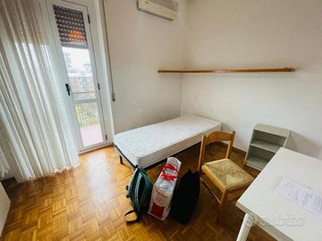Stanza in appartamento di 150 m² a Milano