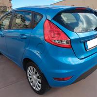 FORD FIESTA 1.2 TECNO CLIMA RADIO DI SERIE