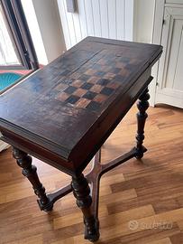 Tavolo da gioco antico