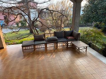 Divano da esterno in bamboo