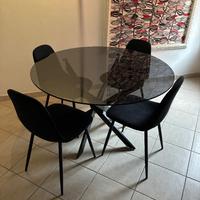 Tavolo e 4 sedie