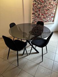 Tavolo e 4 sedie