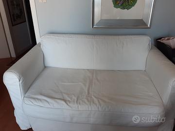 Divano2 posti letto discrete condizioni