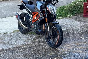 KTM Duke 125 2021 Akrapovic
