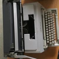 Macchina da scrivere Olivetti  linea 98