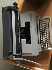 Macchina da scrivere Olivetti  linea 98
