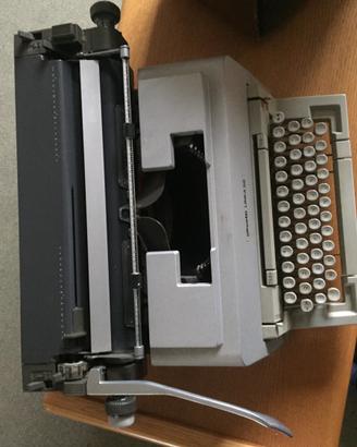 Macchina da scrivere Olivetti  linea 98