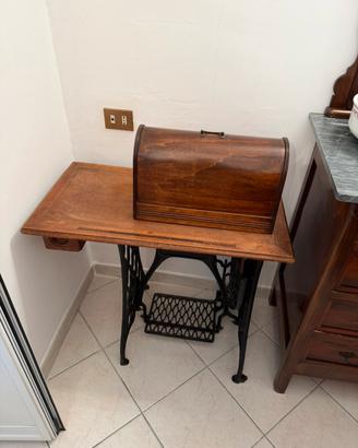 Macchina da cucire inizi ‘900 con tavolo integrato